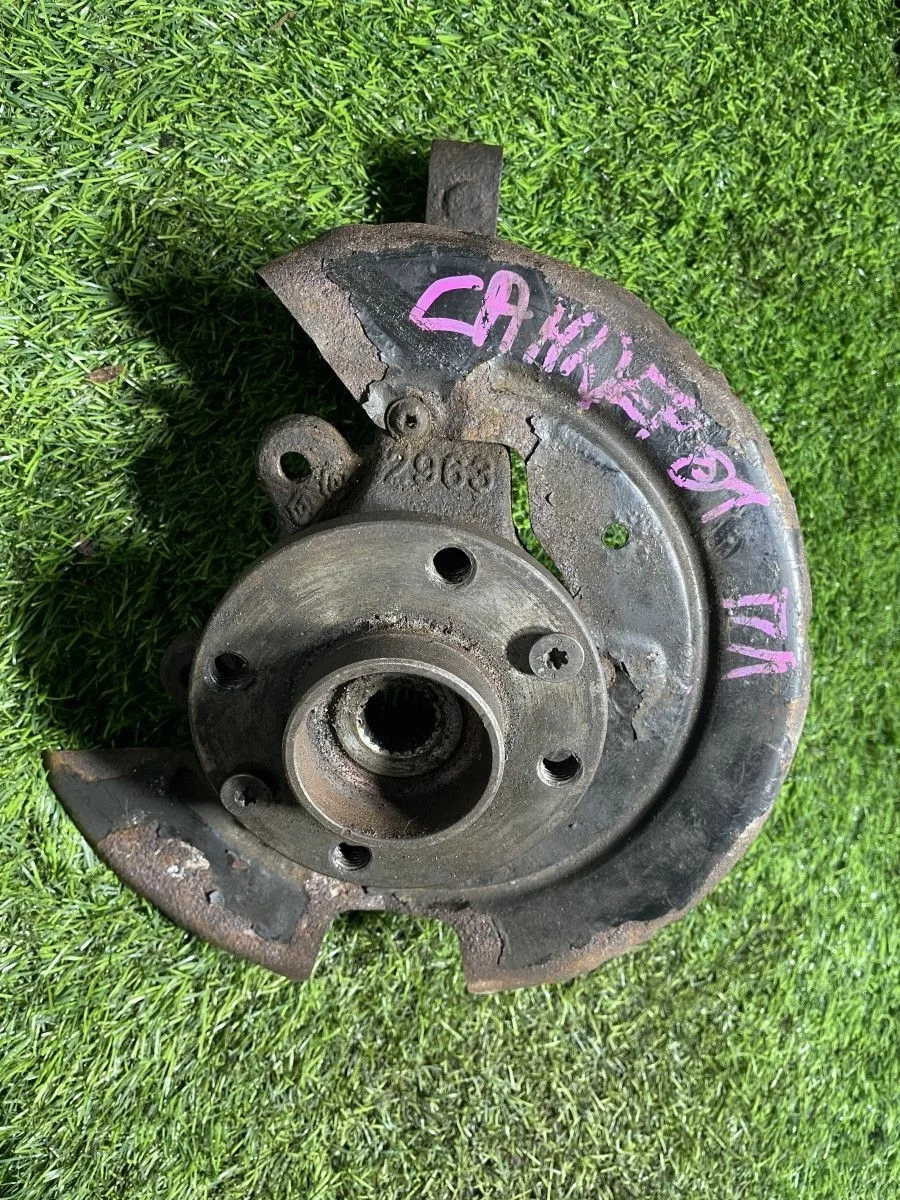 Кулак поворотный передний левый Renault Sandero