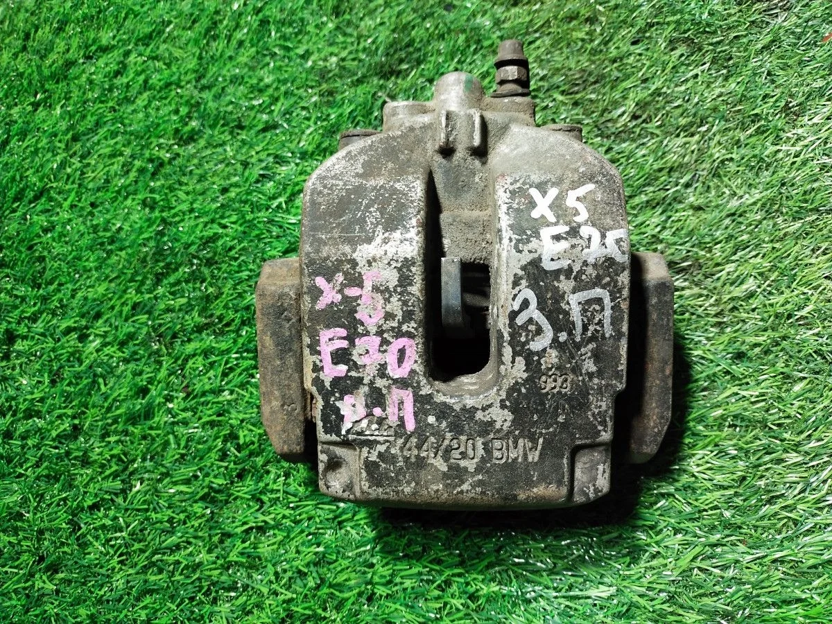 Суппорт задний правый Bmw X5