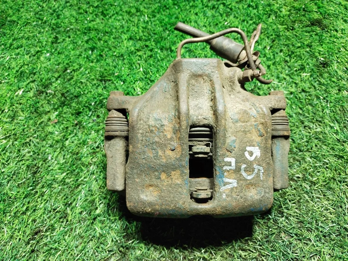 Суппорт передний правый Volkswagen Passat B5