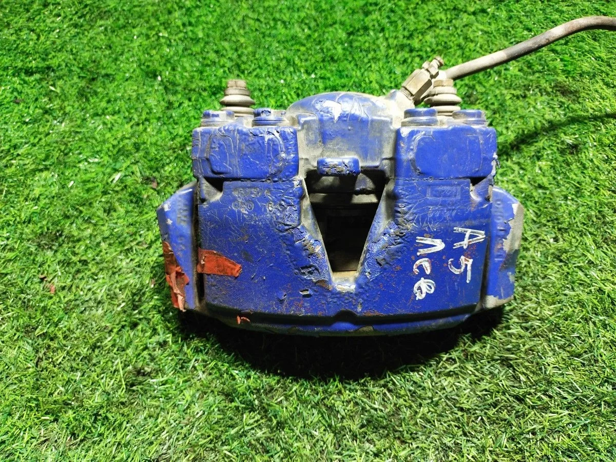 Суппорт передний левый Audi A4 B8