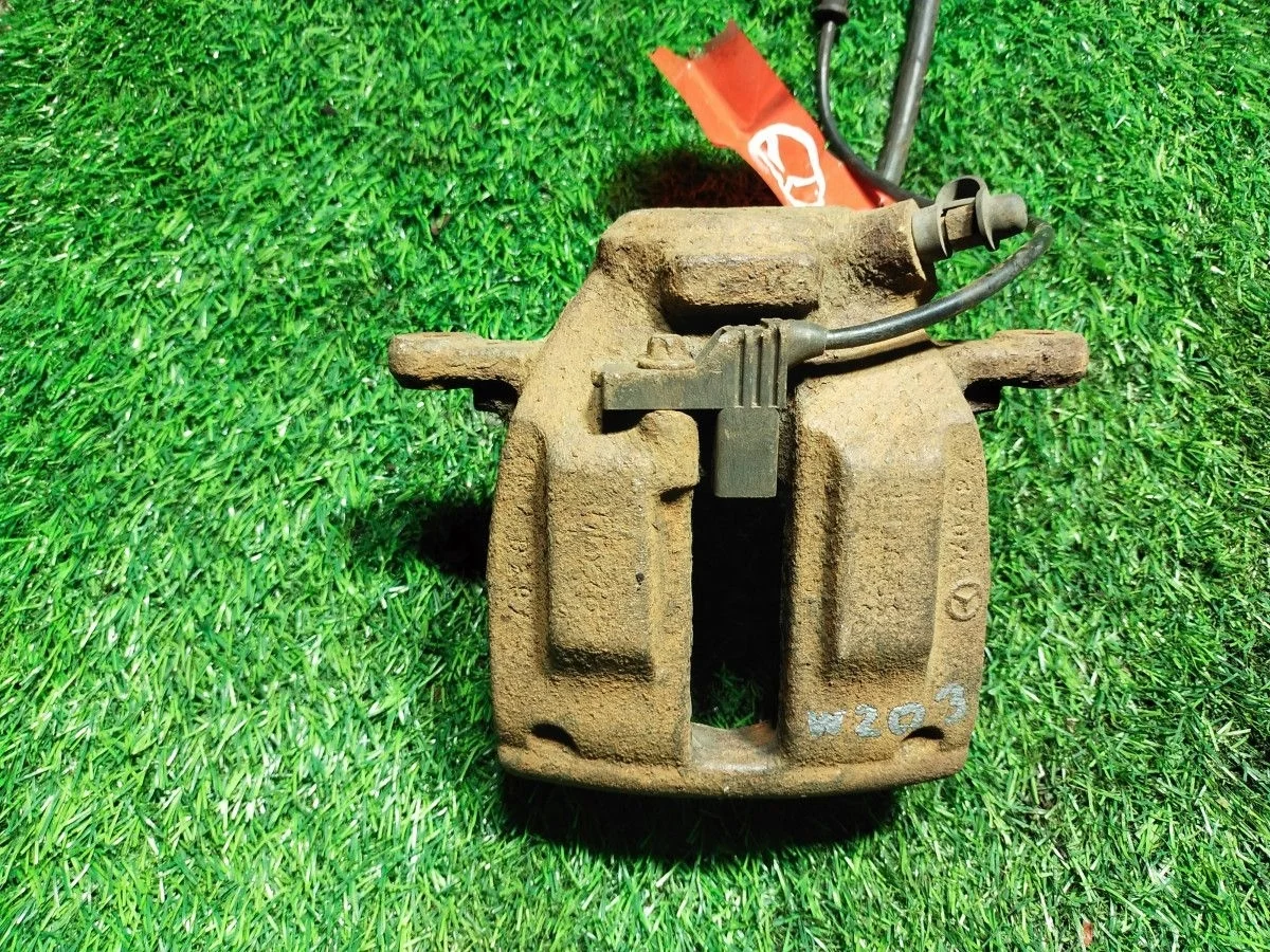 Суппорт правый передний Mercedes-Benz C-class