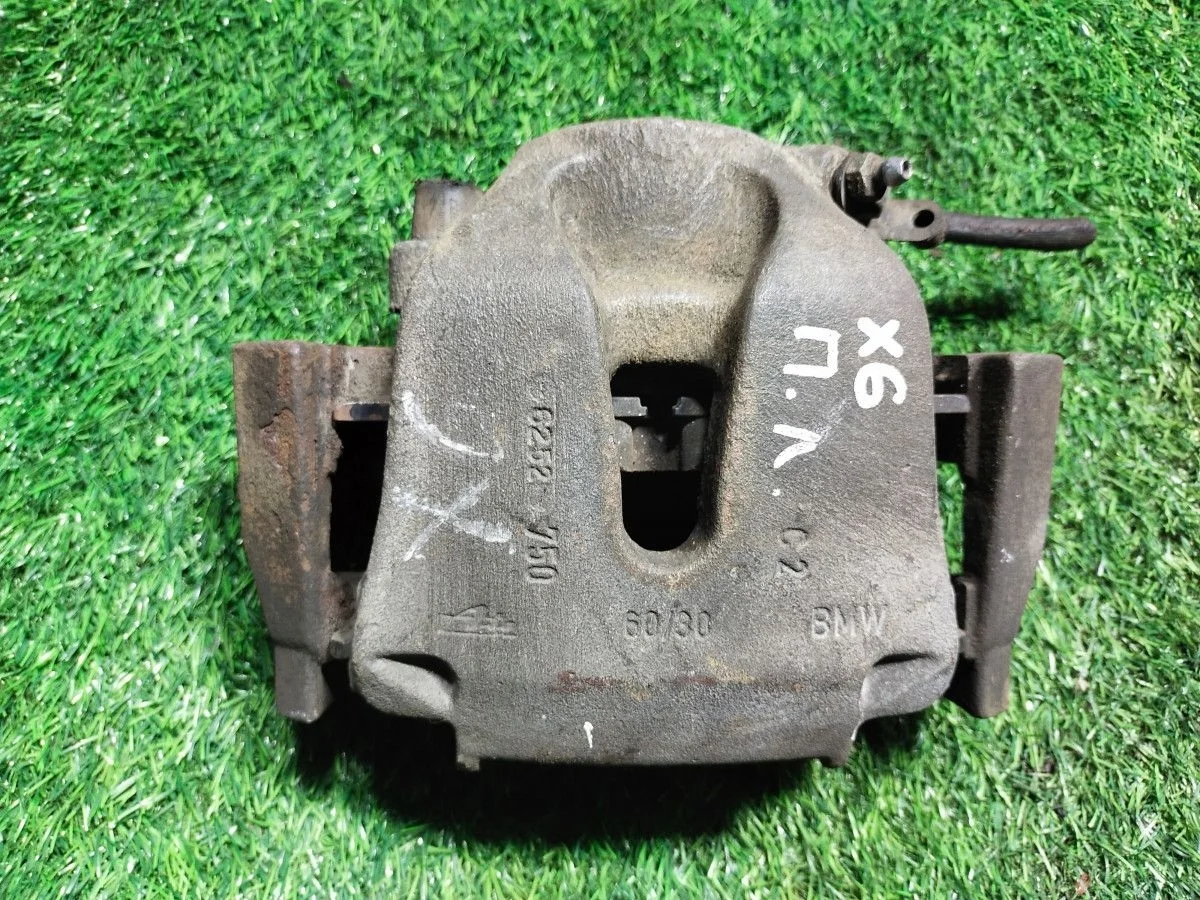 Суппорт передний правый BMW X6