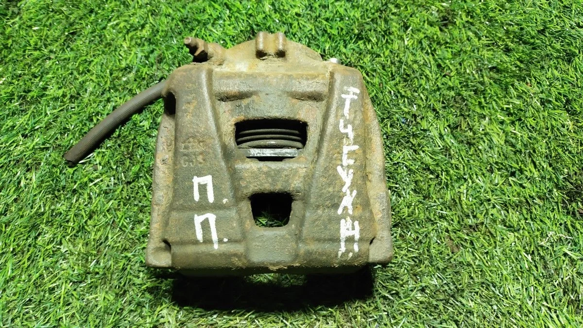 Суппорт передний правый Volkswagen Tiguan