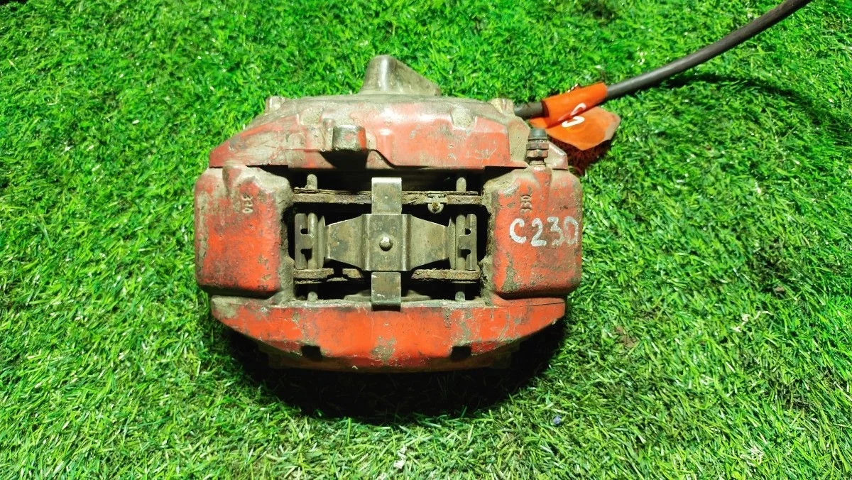 Суппорт тормозной передний левый Mercedes C-Class