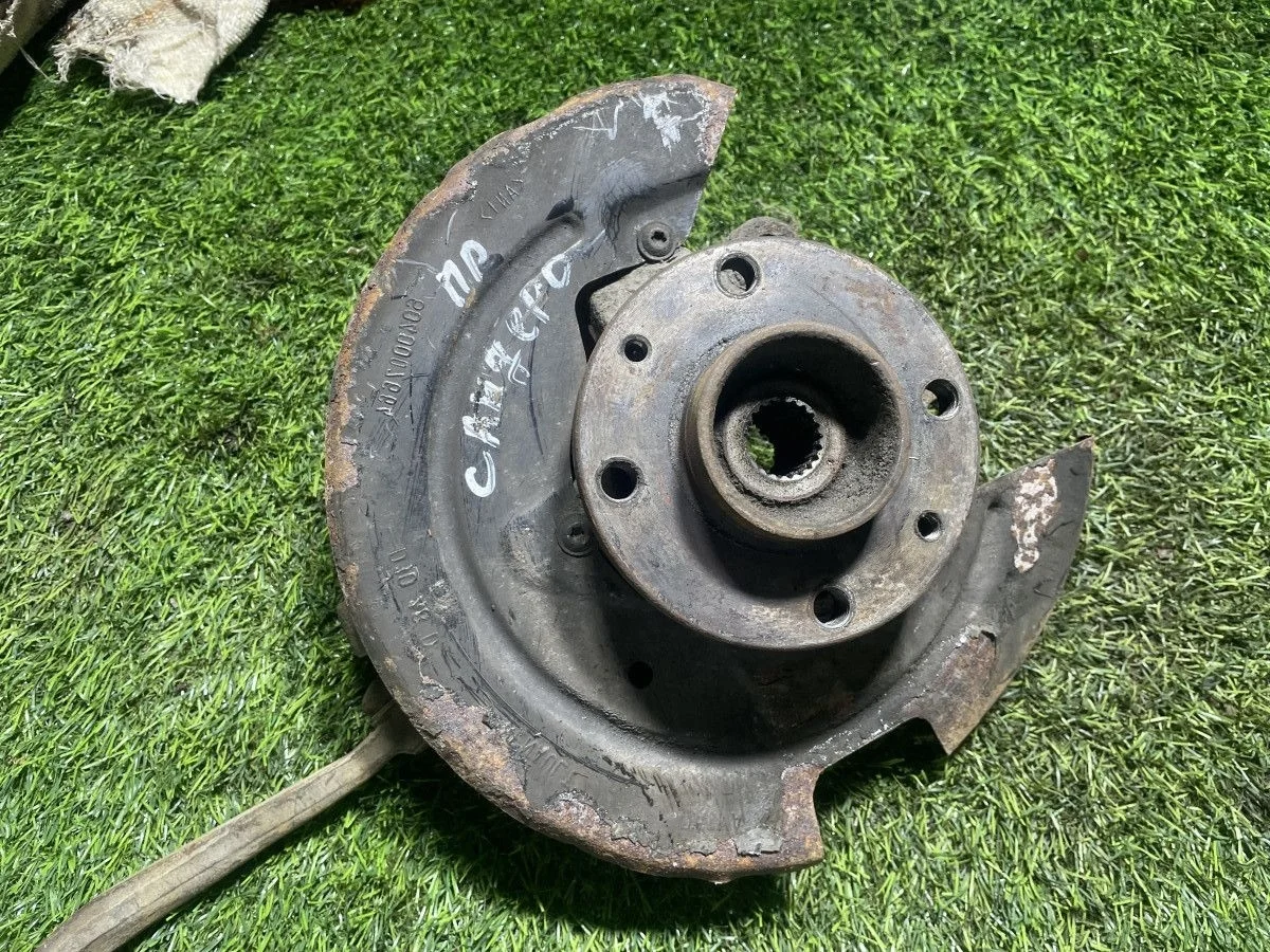 Кулак поворотный передний правый Renault Sandero