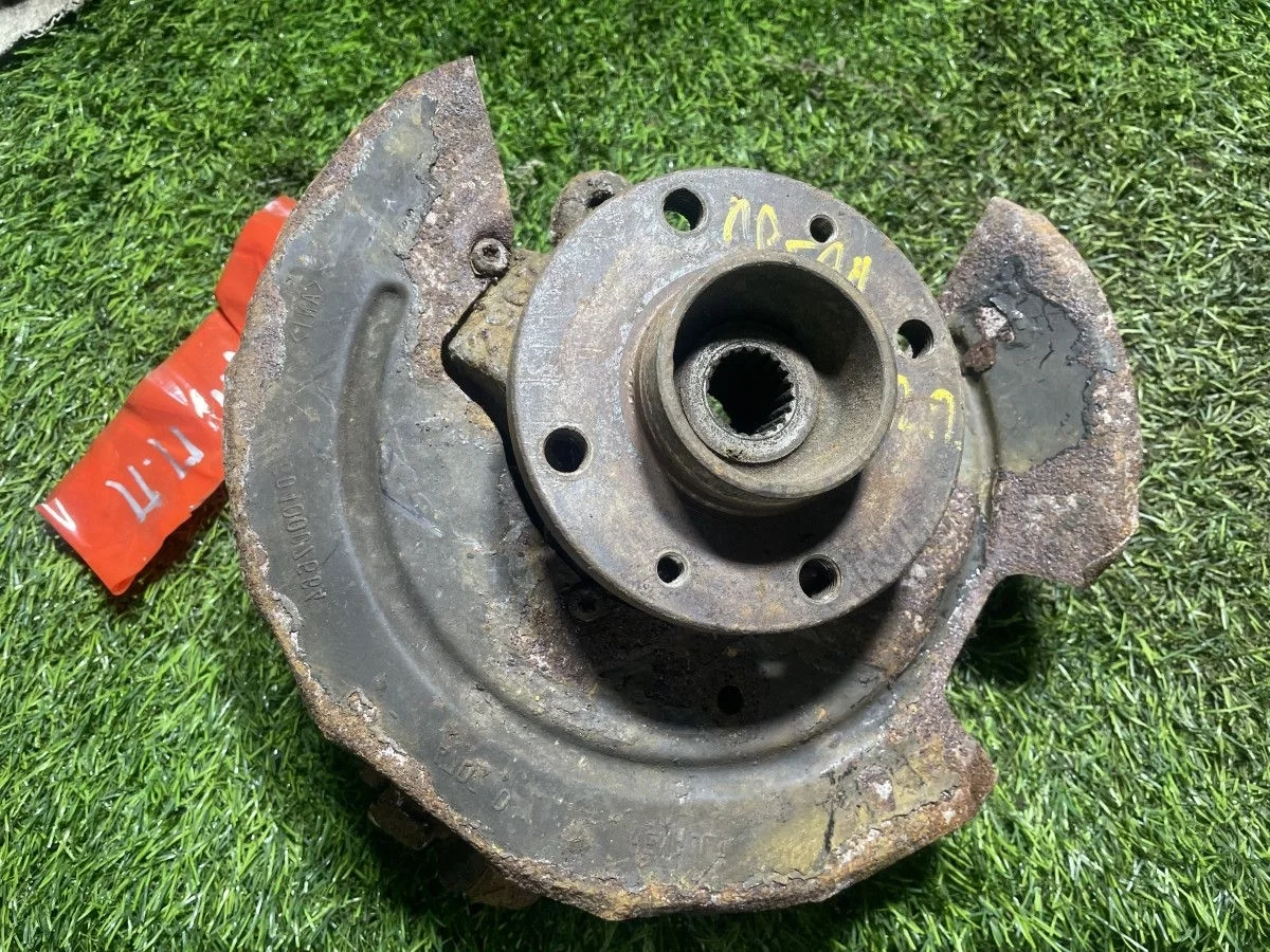 Кулак поворотный Правый Renault Logan