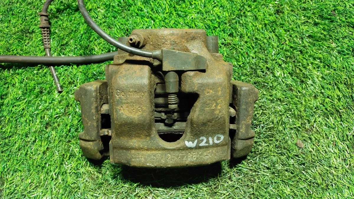 Суппорт тормозной передний правый Mercedes-Benz