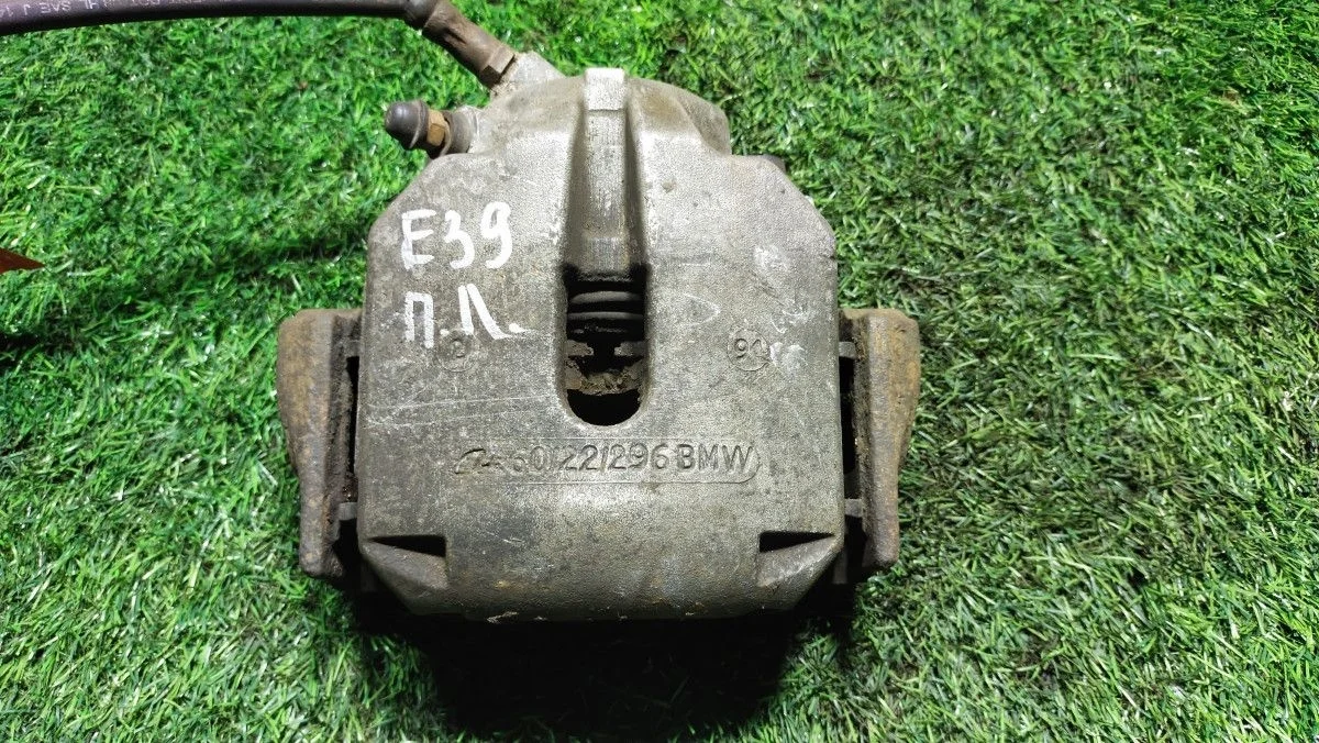 Суппорт передний левый Bmw 5-Series