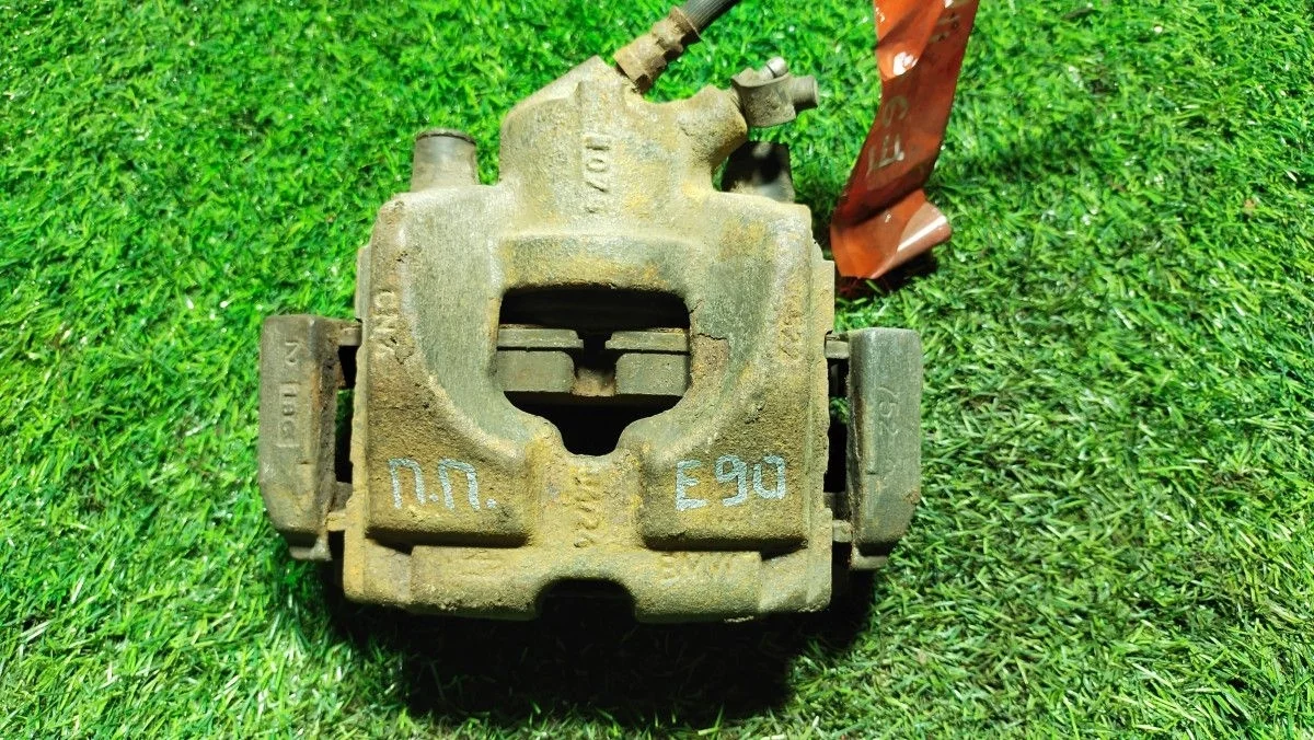 Суппорт передний правый BMW 3-Series E90