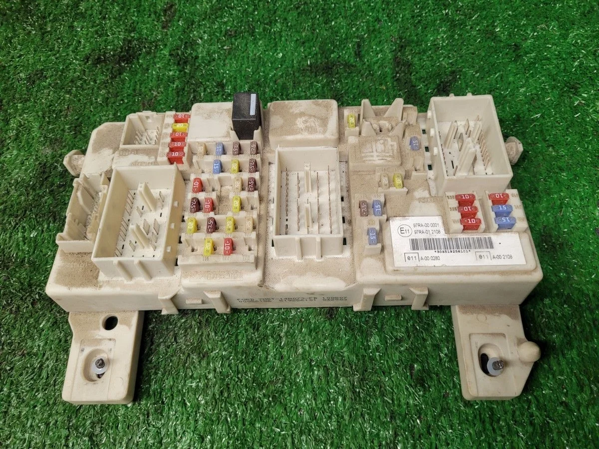 Блок предохранителей салонный Ford Focus 2