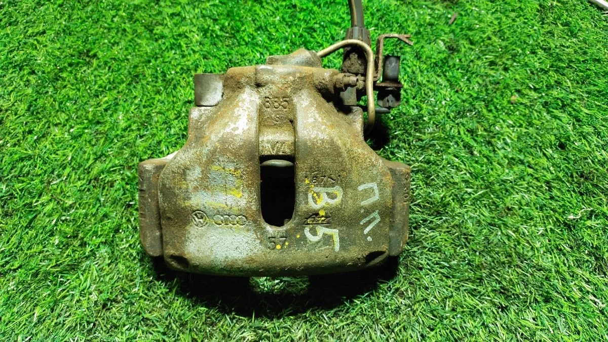 Суппорт передний правый Volkswagen Passat B5