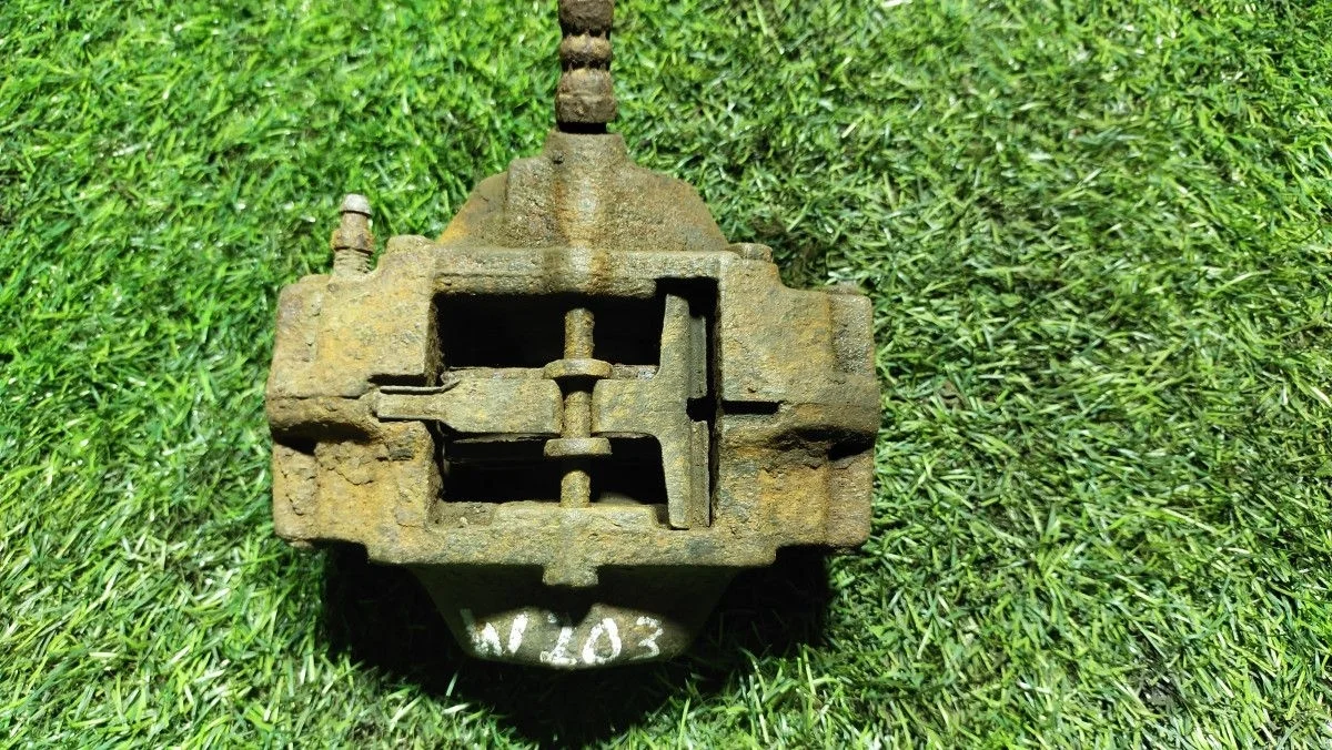 Суппорт левый задний Mercedes-Benz E-Class W210