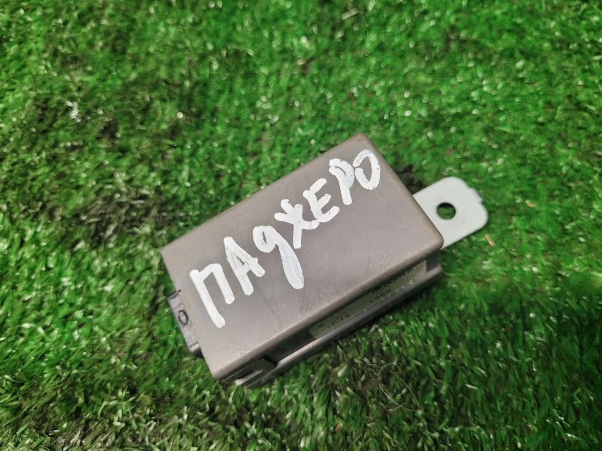 Блок управления подвеской Pajero 3