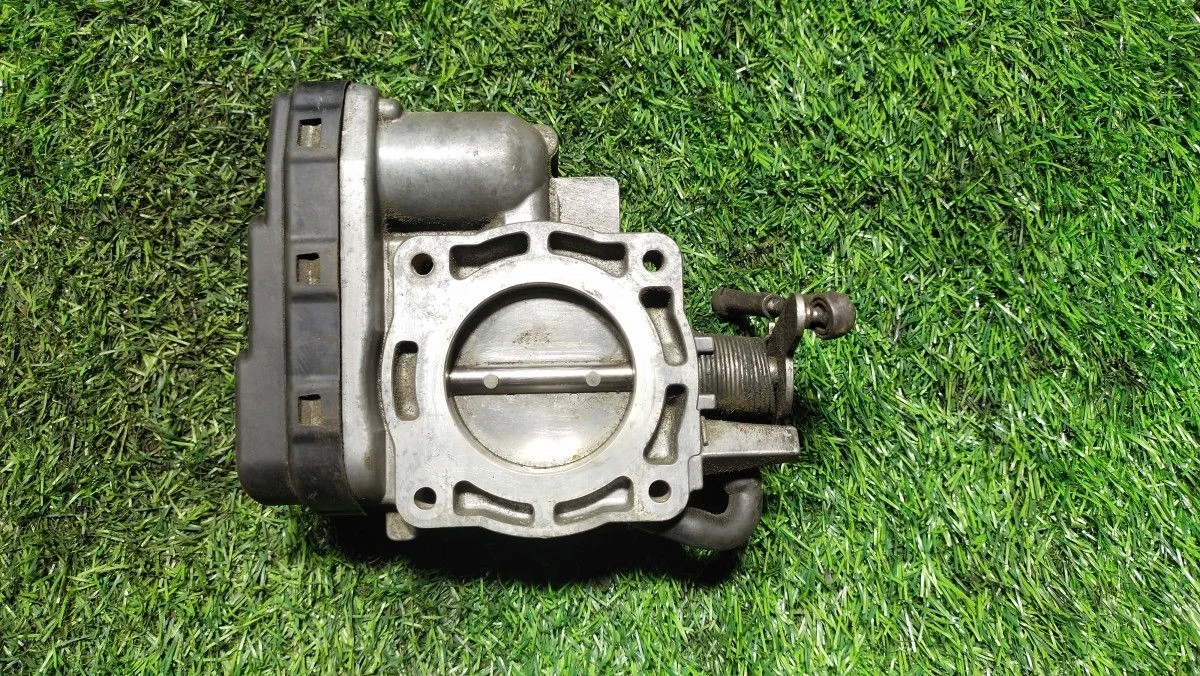 Заслонка дроссельная Mercedes-Benz E-Class