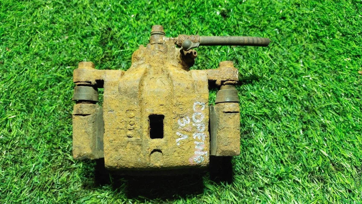 Суппорт левый задний Kia Sorento