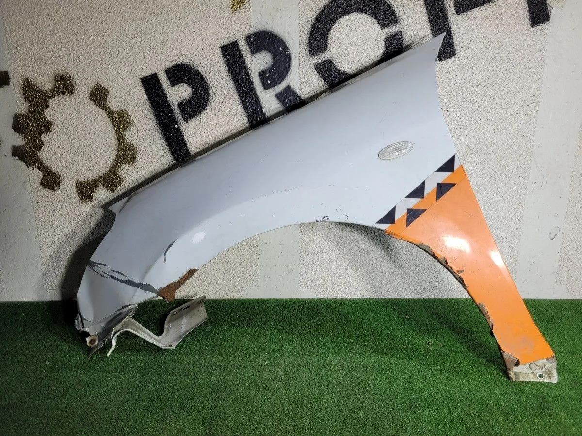 Переднее левое крыло Nissan Almera G15