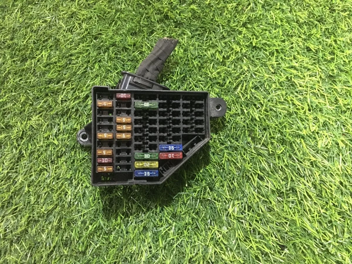 Блок предохранителей Passat B6