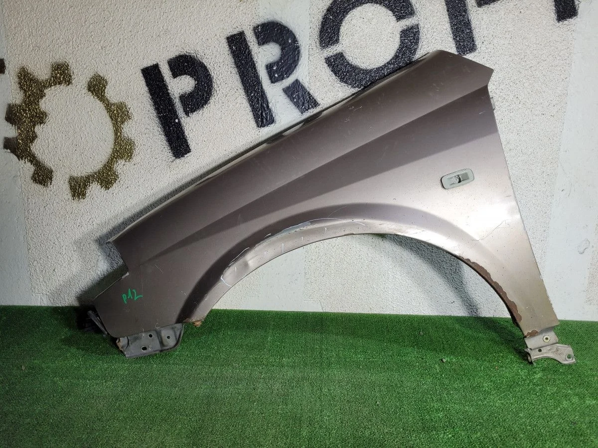 Переднее левое крыло Nissan Primera P12