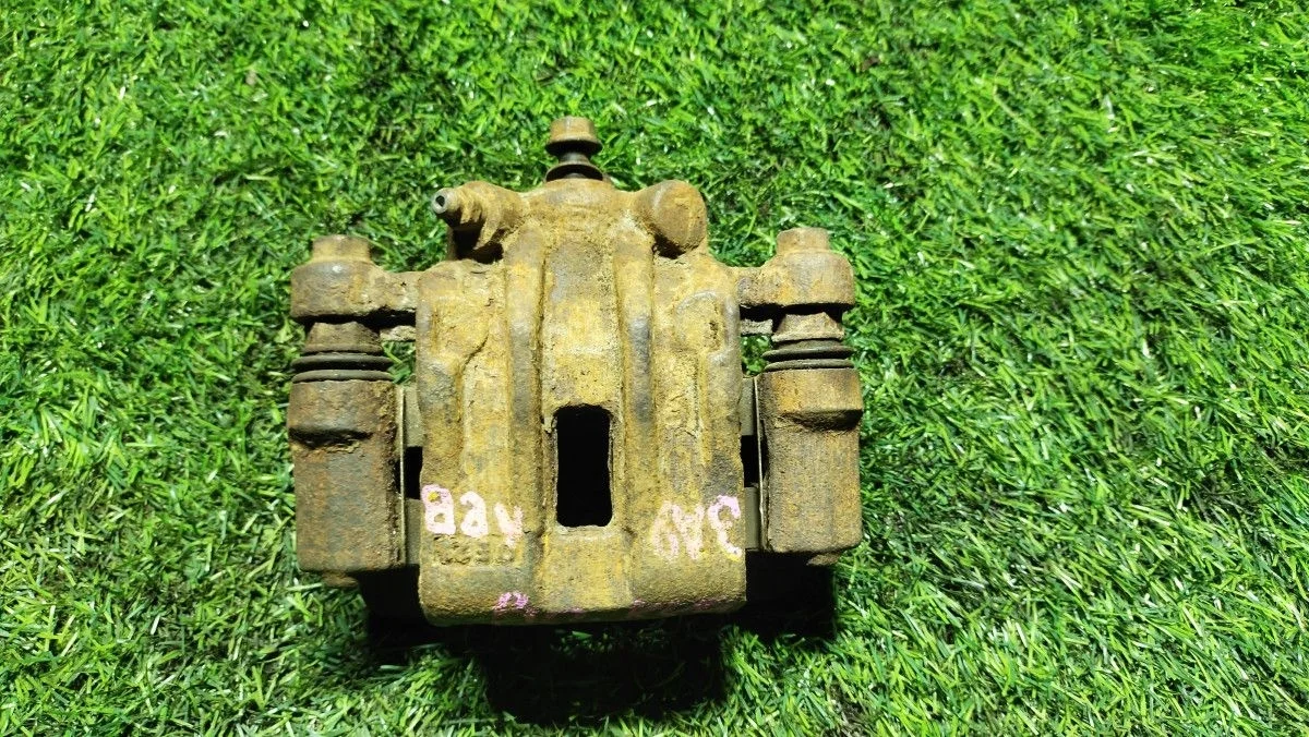 Суппорт тормозной задний левый Kia Rio 2