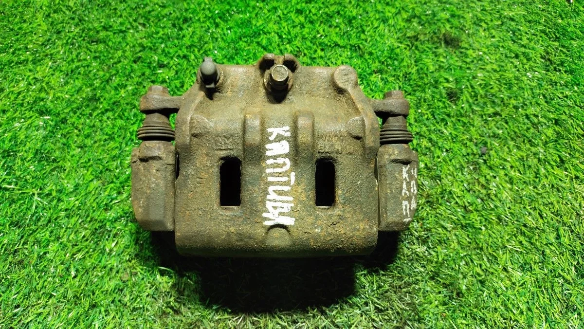 Суппорт тормозной передний правый Chevrolet Captiv