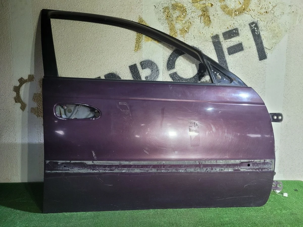 Дверь передняя правая для Avensis 1