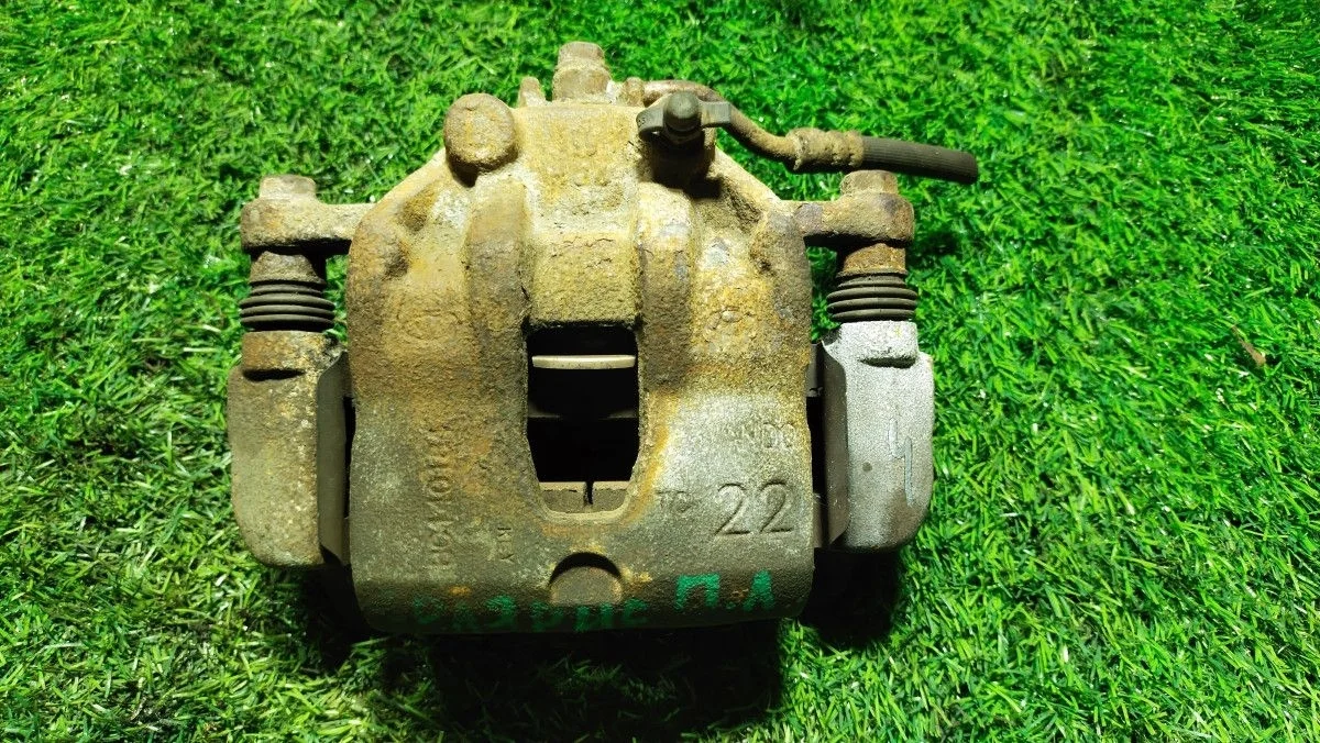 Суппорт передний левый Kia Rio 3