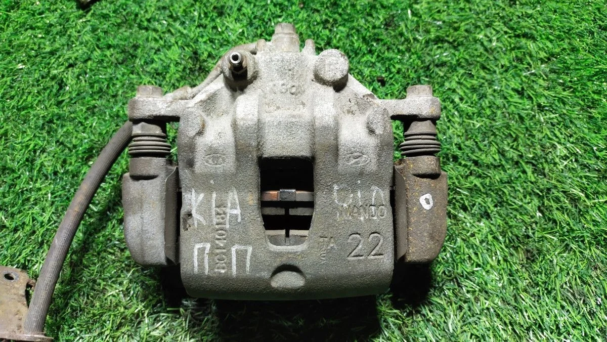 Суппорт передний правый Kia Rio 3