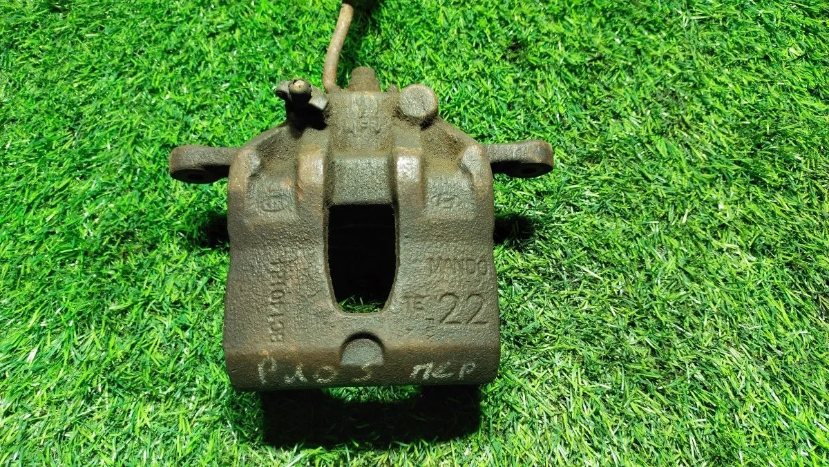 Суппорт передний правый Kia Rio 3