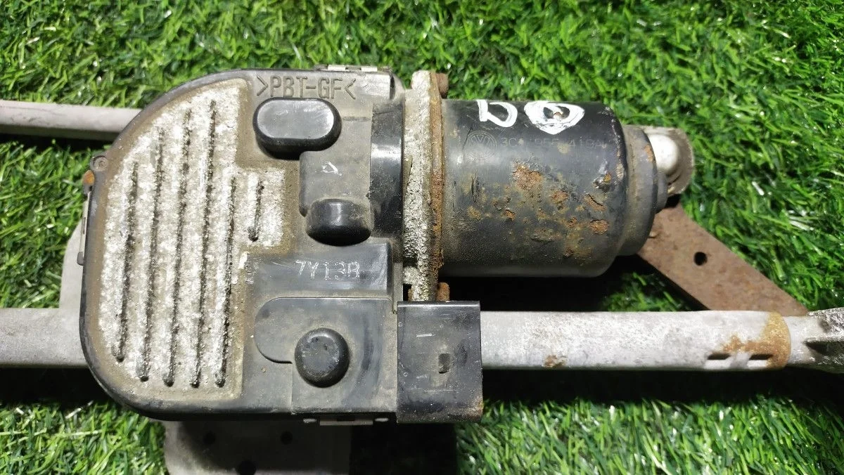 Моторчик стеклоочистителя Volkswagen Passat B6