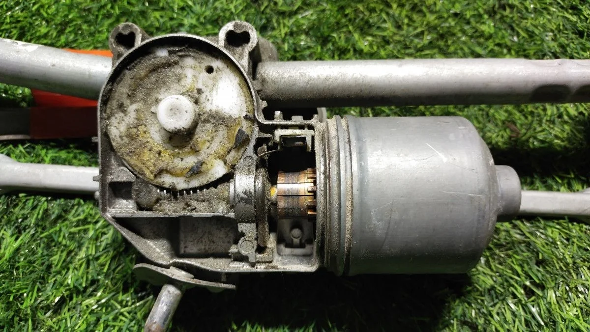 Моторчик дворников Volkswagen Polo