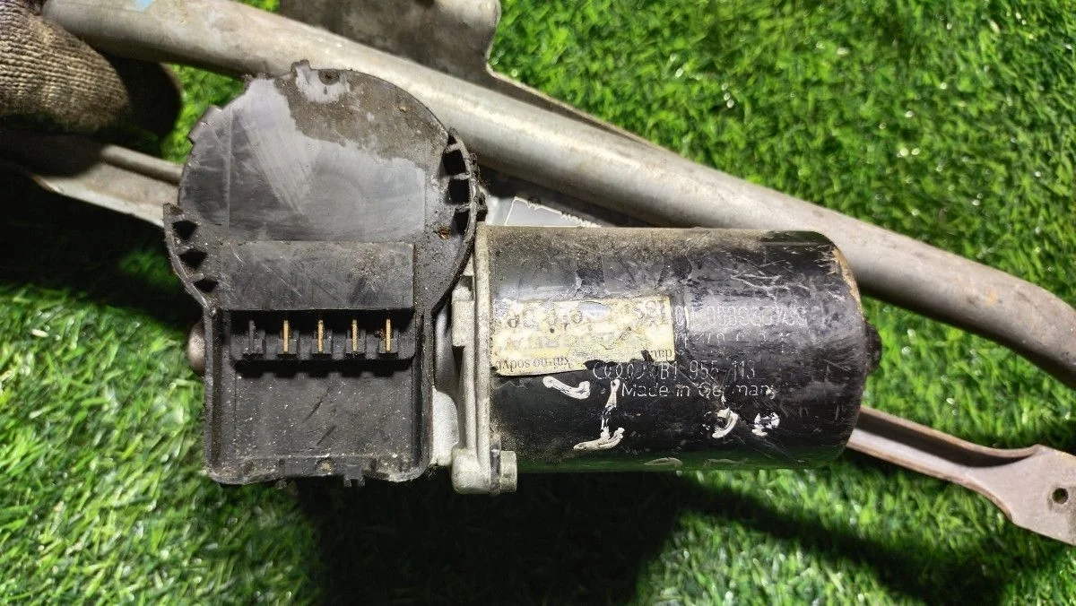 Моторчик стеклоочистителя Audi A6