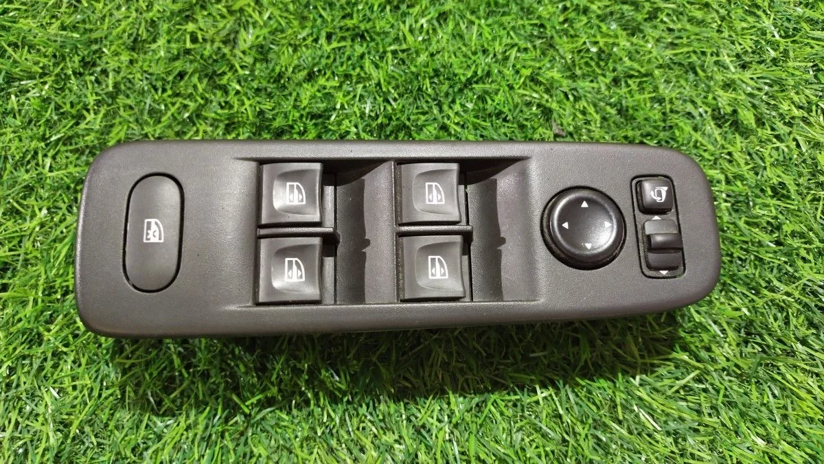 Блок управления стеклоподъемниками Renault Kaptur