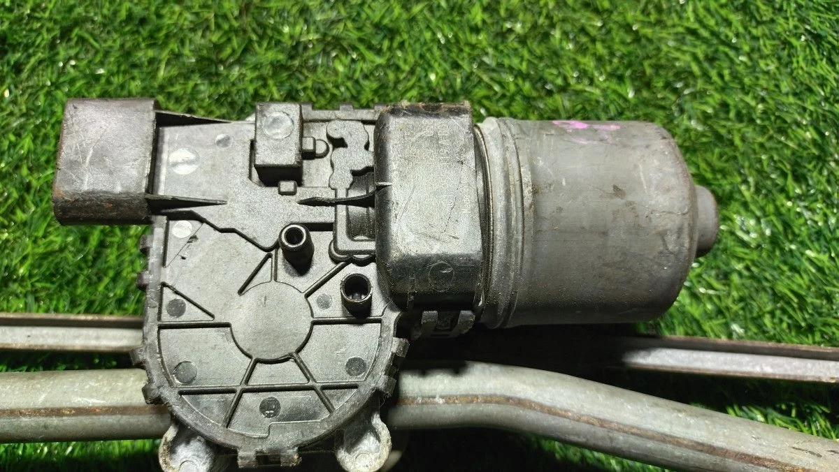 Моторчик стеклоочистителя Skoda Fabia