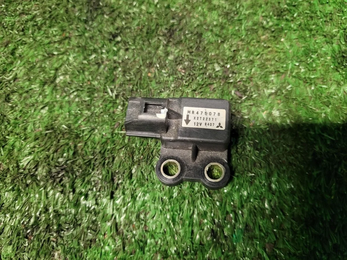 Датчик ускорения на Mitsubishi Pajero Io