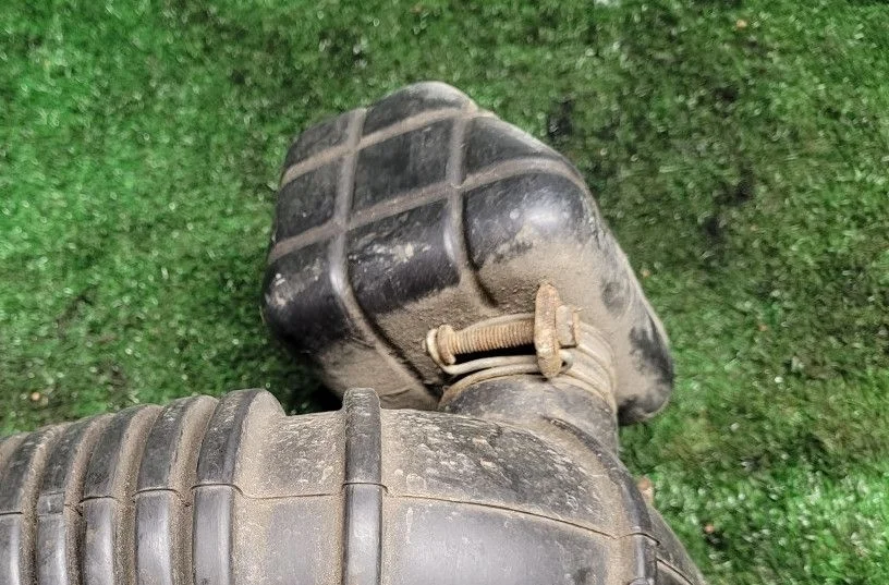 Резонатор воздушного фильтра Mitsubishi Galant 8