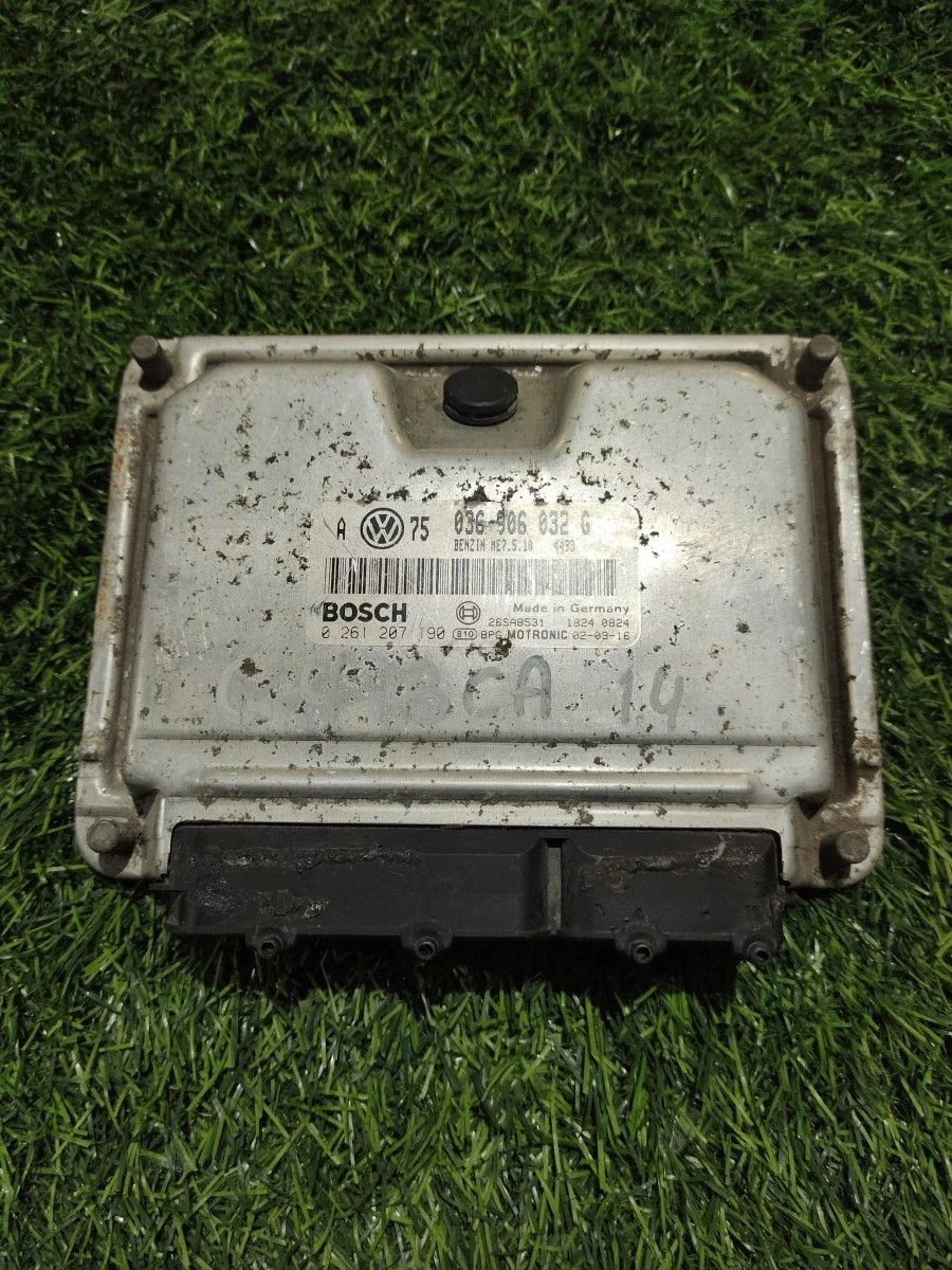 Блок управления двигателем Volkswagen Golf 4