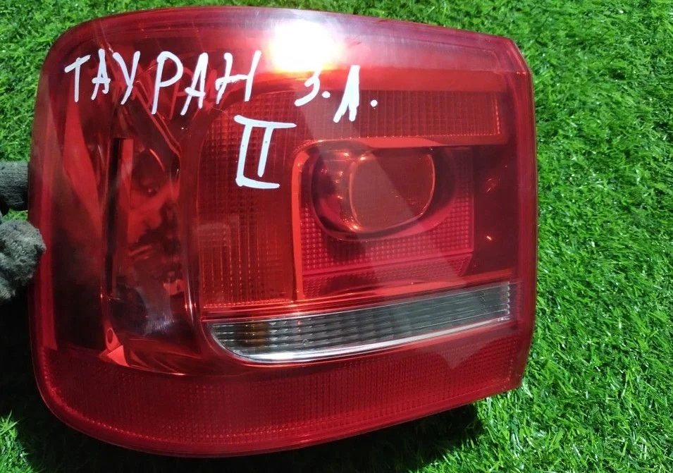 Фонарь задний наружный левый VW Touran