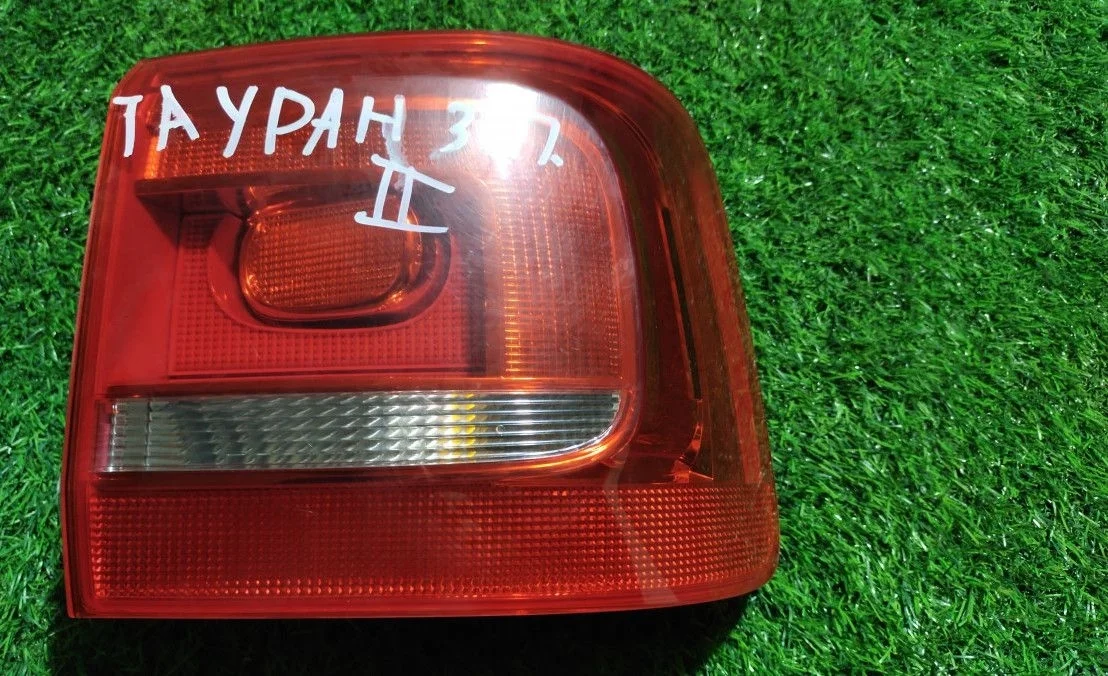 Фонарь правый внешний VW Touran 2