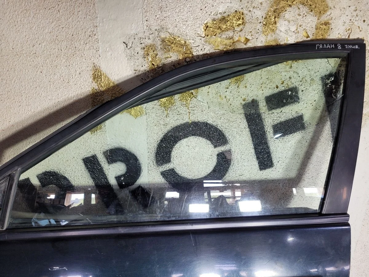 Стекло двери передней левой для Galant 8 универсал