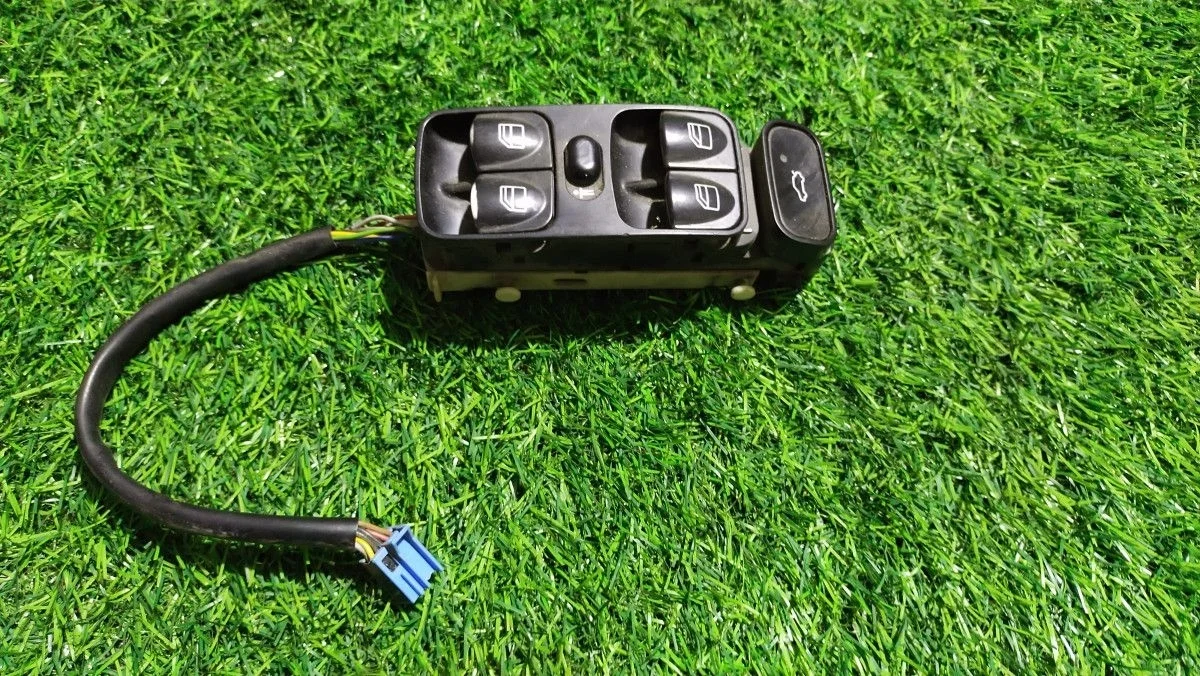 Блок упр. стеклоподъемниками Mercedes C-Class W203