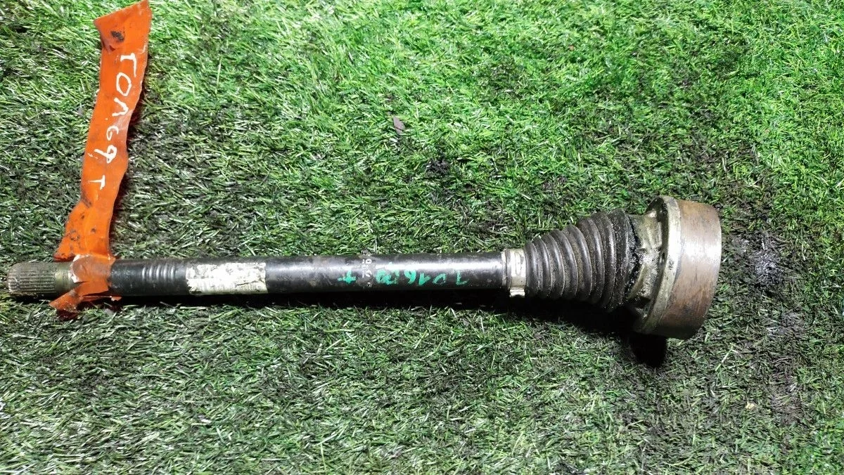 Полуось передняя левая Volkswagen Golf Plus (Mk5)