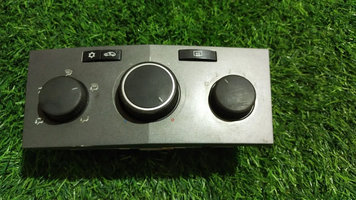 Блок управления климат-контролем Opel Astra H