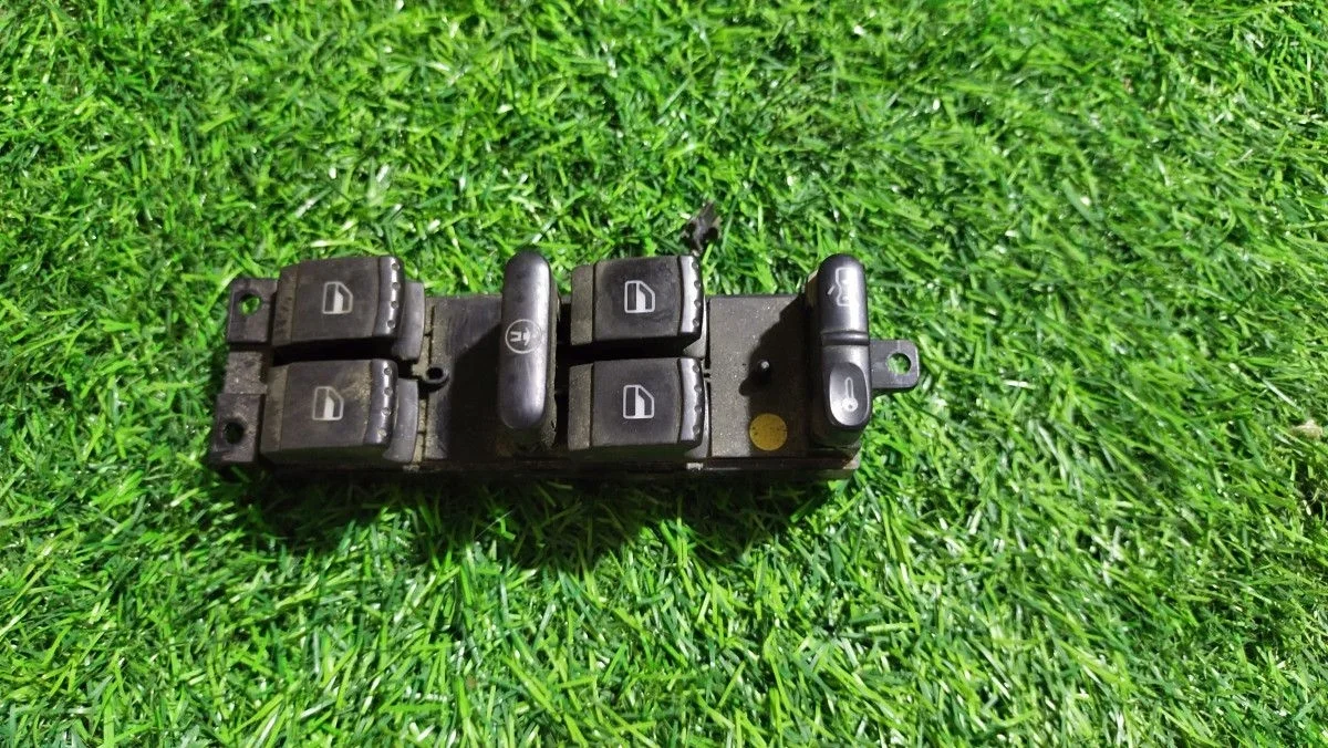 Кнопка стеклоподъемника Volkswagen Passat B5+