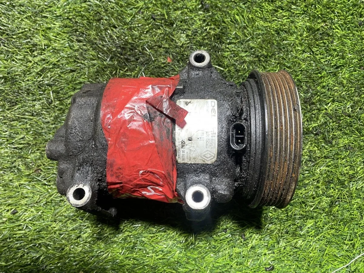 Компрессор кондиционера Renault Scenic.