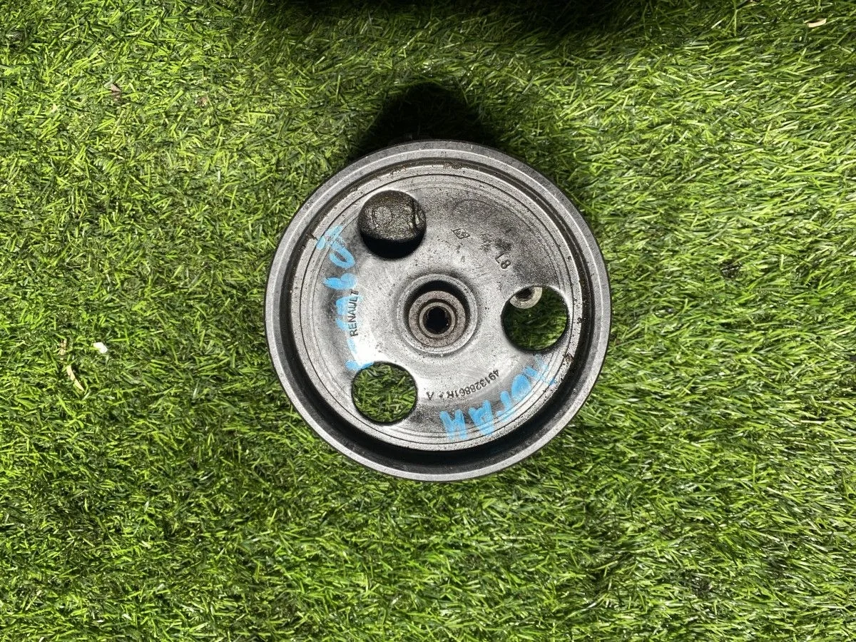 Насос гидроусилителя Renault Logan.