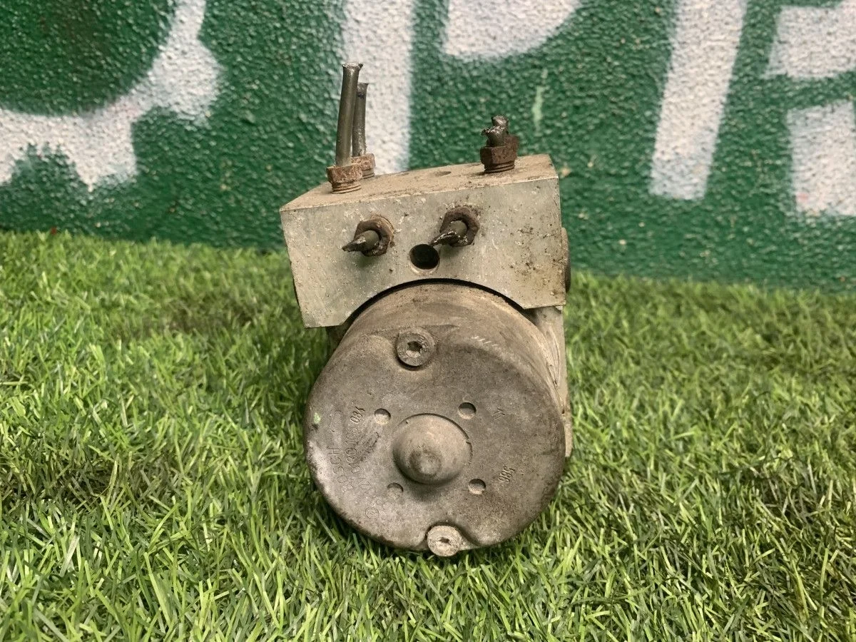 Блок управления abs Toyota Avensis 1