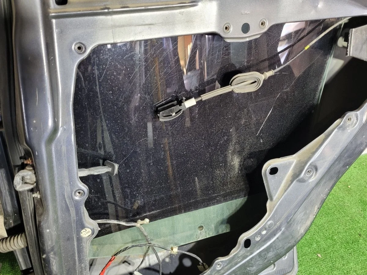 Стекло двери задней правой Ford Fusion