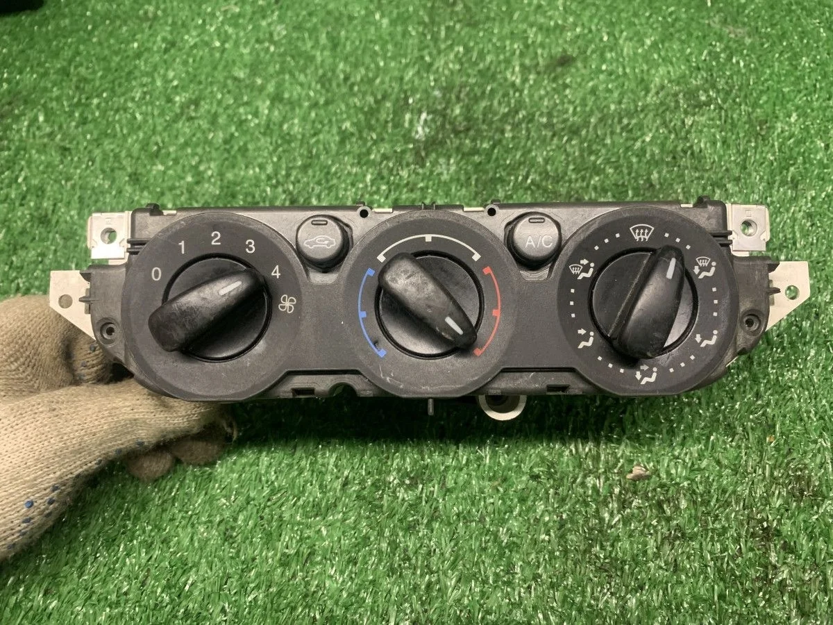 Блок управления климат-контролем Ford Focus