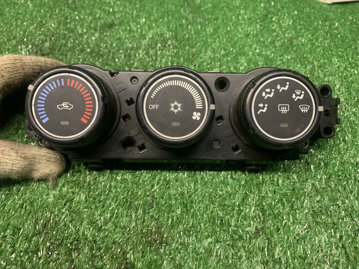 Блок управления климат-контролем Mitsubishi Lancer