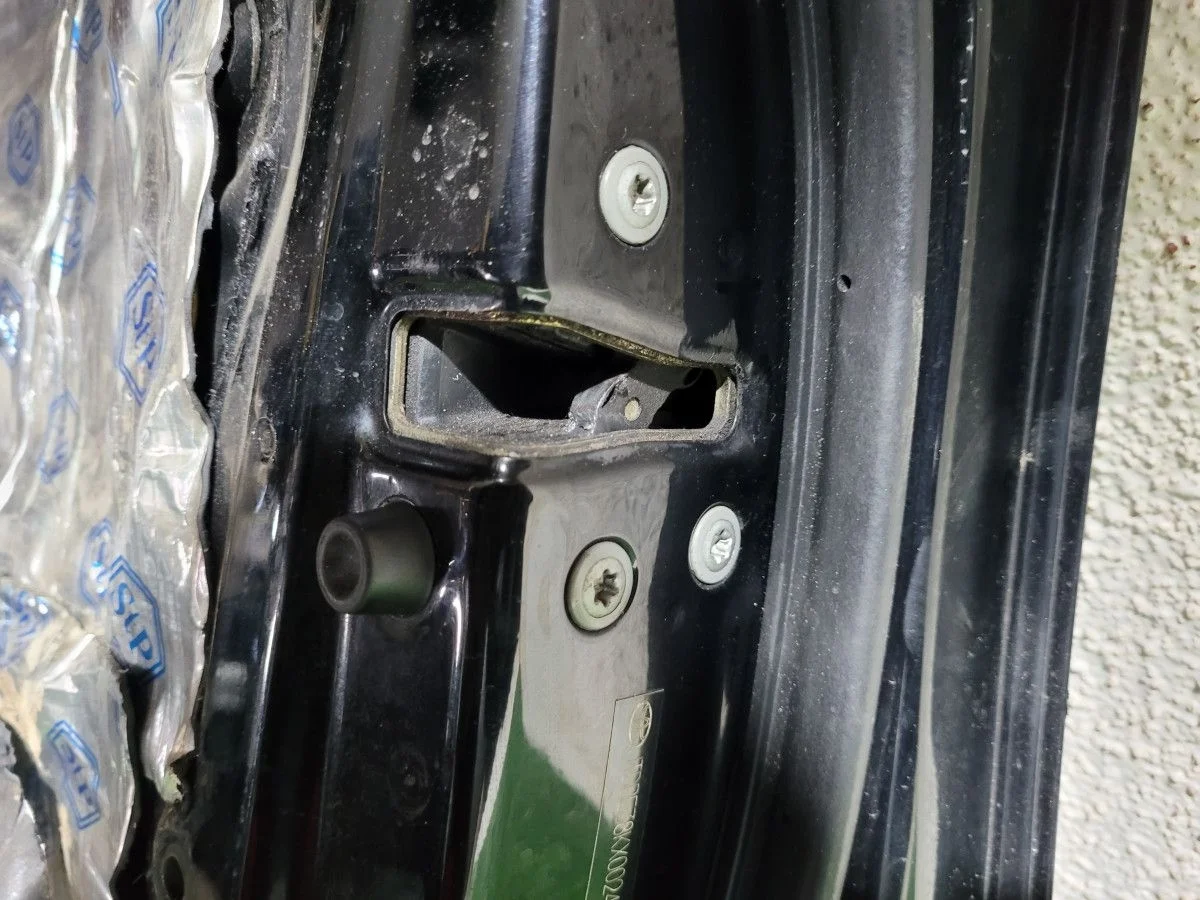 Замок двери передняя правая Toyota Camry 30